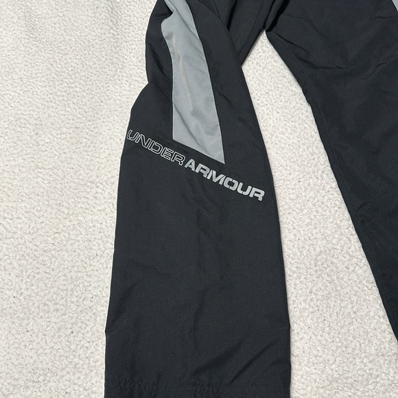Under Armour Boys Black and Gray Track Pants, EUC, Size Youth Large - Picture 4 of 9